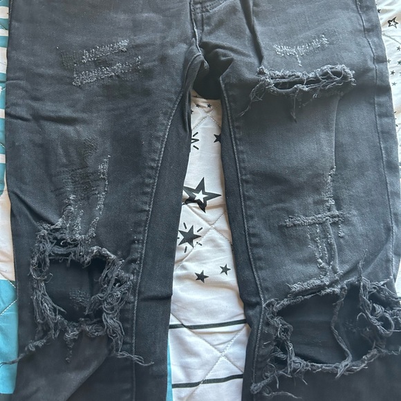 Ripped jeans! - Picture 3 of 4